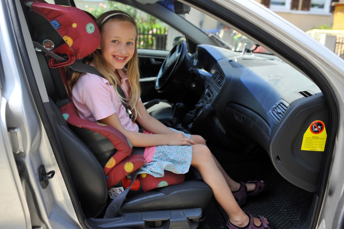Kind mit Kindersitz