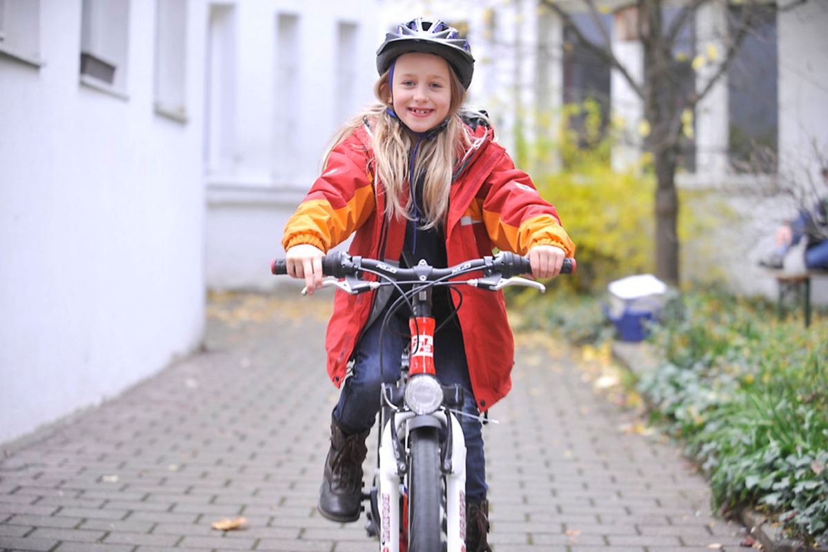 M&auml;dchen auf Fahrrad