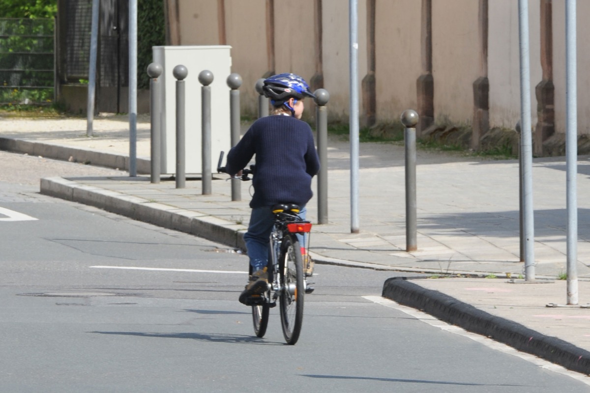 Fahrradfahrer hat freie Fahrt