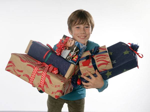 Basteln Sie selbst Geschenkpapier f&uuml;r Weihnachten