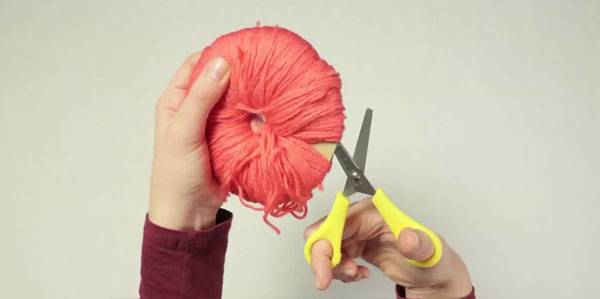 Basteln Sie den Pompon