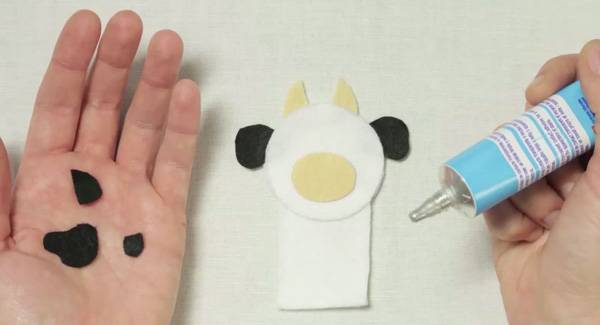 Bastelideen aus Filz: Kuh-Fingerpuppe