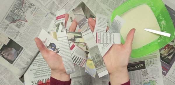 Schneiden Sie das Zeitungspapier in Streifen