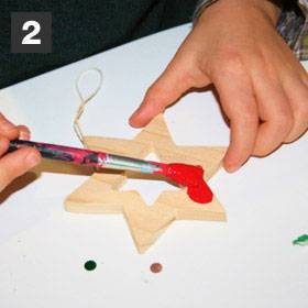 Bastelanleitung f&uuml;r Kinder: Christbaumschmuck - Schritt 2