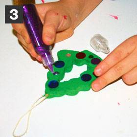 Bastelanleitung f&uuml;r Kinder: Christbaumschmuck - Schritt 3