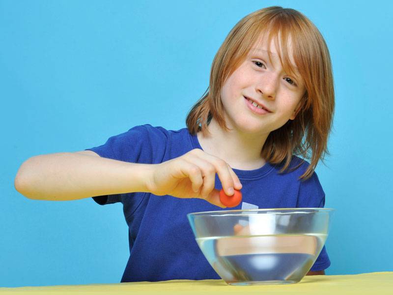Experiment: Auftrieb im Wasser