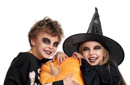Kinder an Halloween