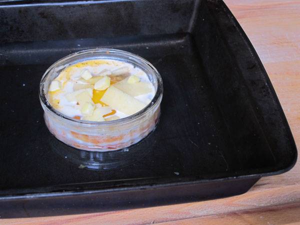 Backen Sie den Ei-Auflauf im Wasserbad