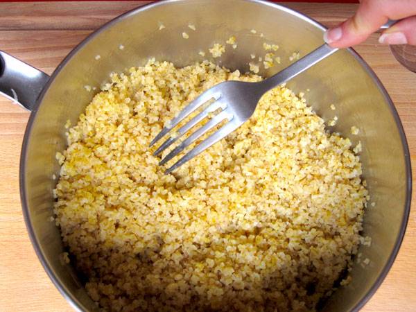 Kochen Sie den Bulgur f&uuml;r das Taboul&eacute;