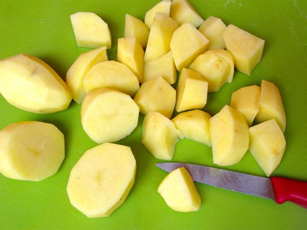 Sch&auml;len Sie die Kartoffeln